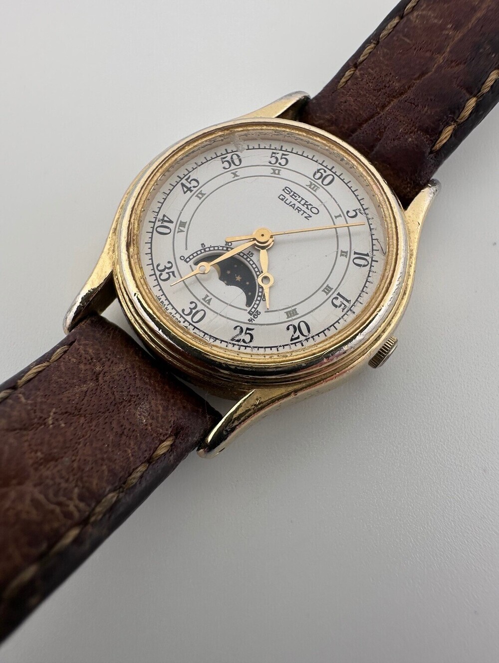 Vintage 90s Seiko Womens Moonphase Quartz Watch Gold 24mm Leather Strap